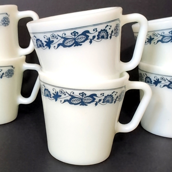 Vintage Pyrex Old Town Blue Onion lot of 6 Glass Coffee Cups. - Picture 2 of 7